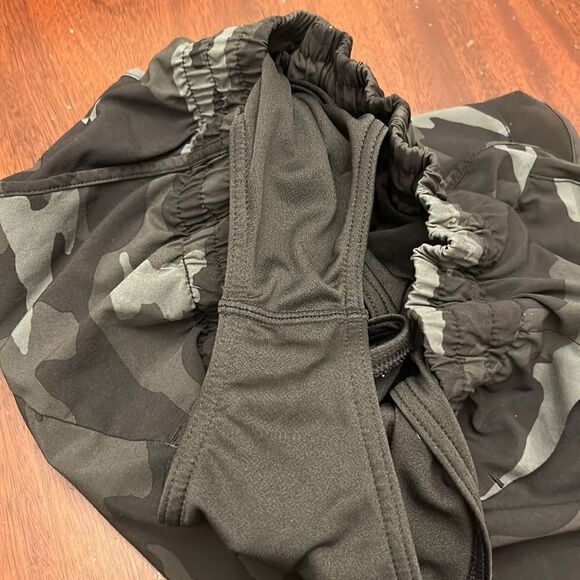 Athleta camouflage running shorts Size XS - Picture 9 of 11